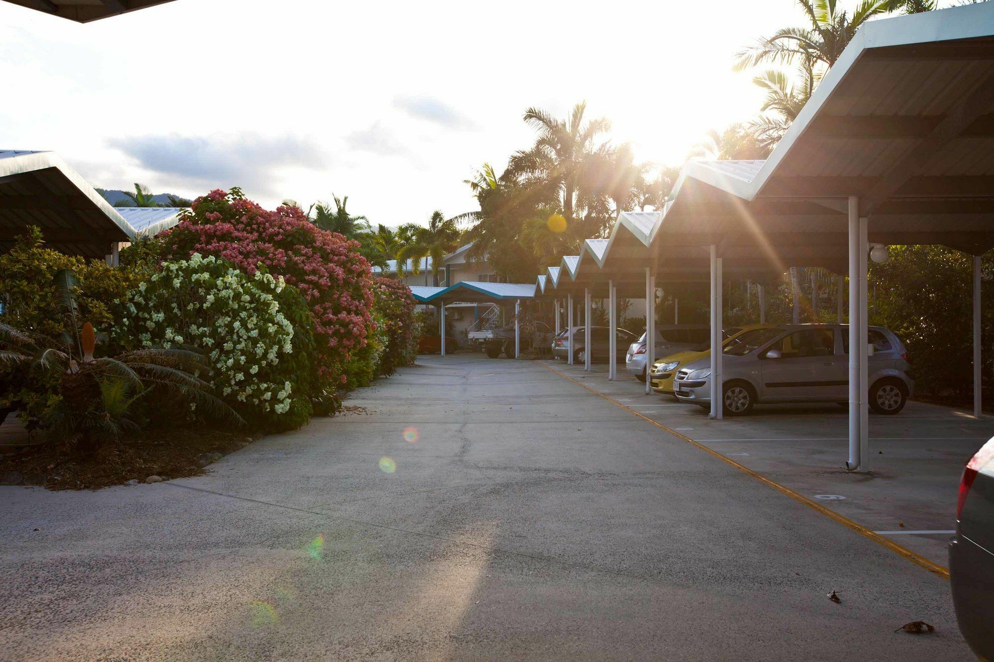 Aparthotel Trinity Beach Pacific Zewnętrze zdjęcie